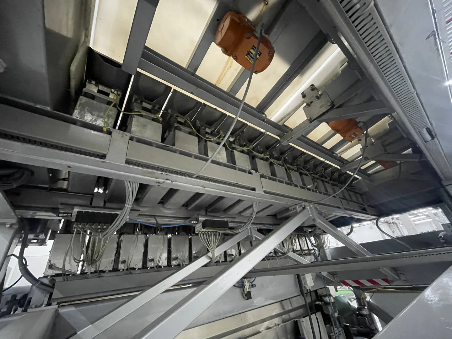 Manter VP16000 weighing machine with 3 elevators and dosing conveyors ...