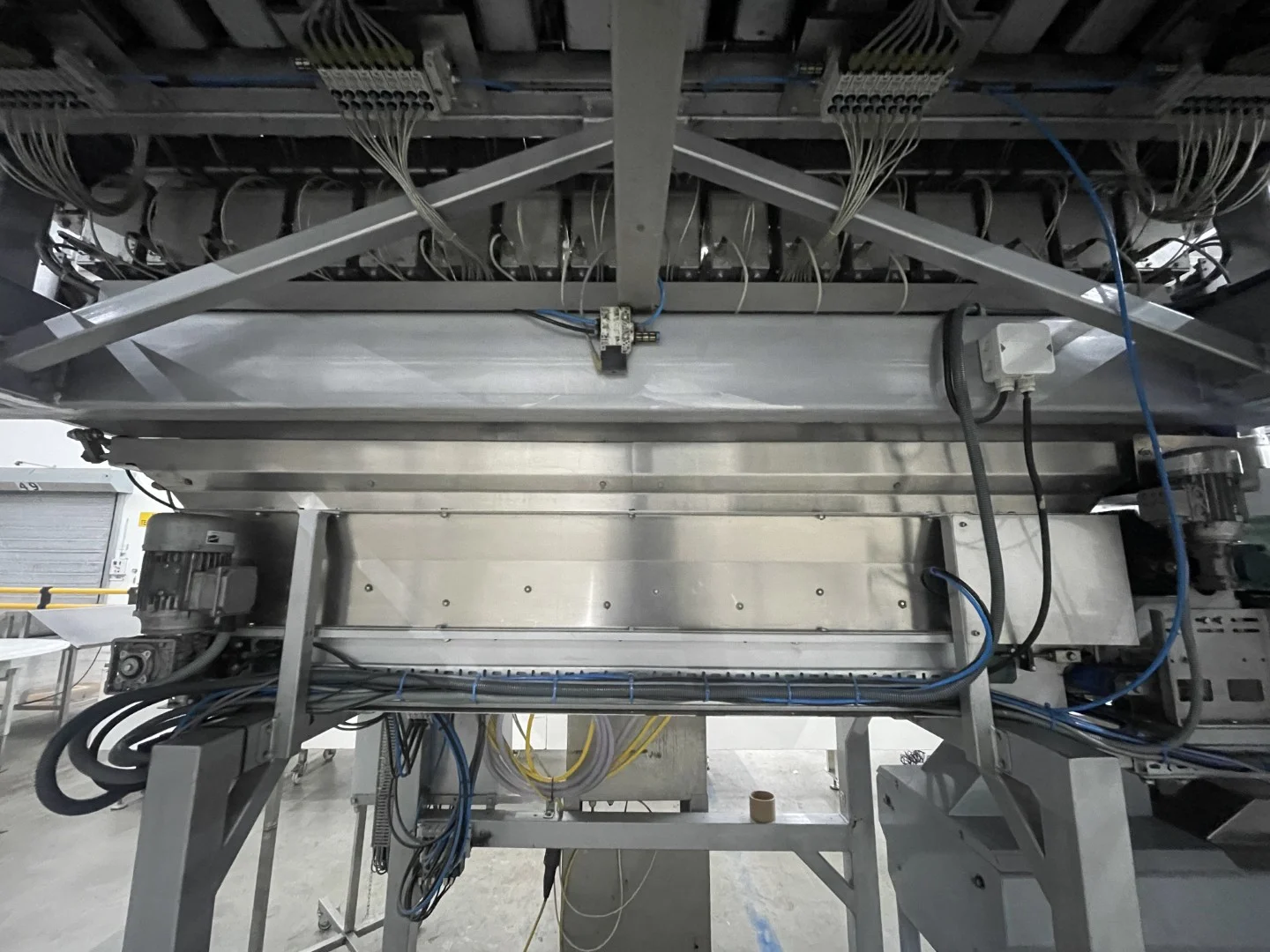 Manter VP16000 weighing machine with 3 elevators and dosing conveyors ...