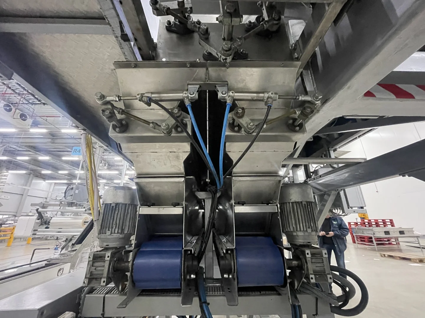 Manter VP16000 weighing machine with 3 elevators and dosing conveyors ...