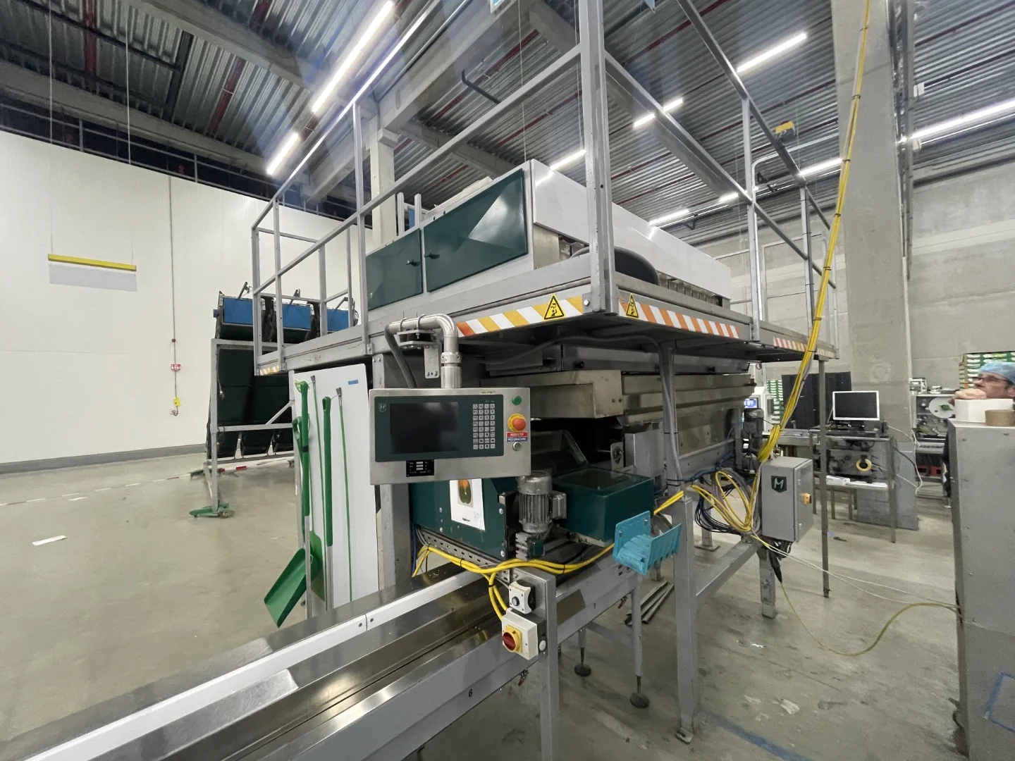 Manter VP16000 weighing machine with 3 elevators and dosing conveyors ...
