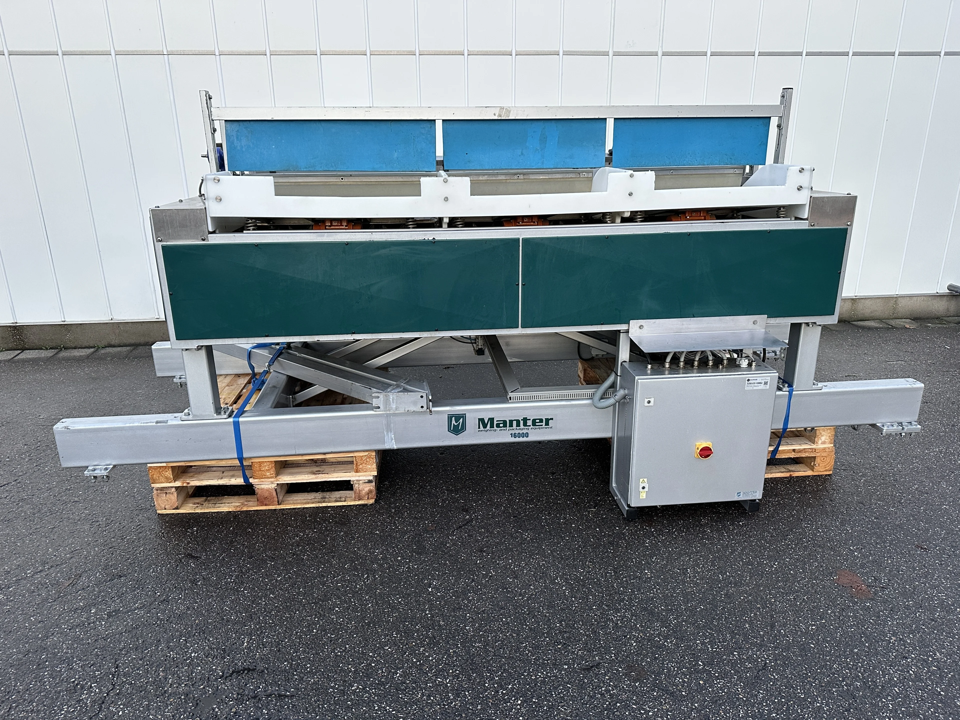 Manter VP16000 weighing machine with 3 elevators and dosing conveyors ...