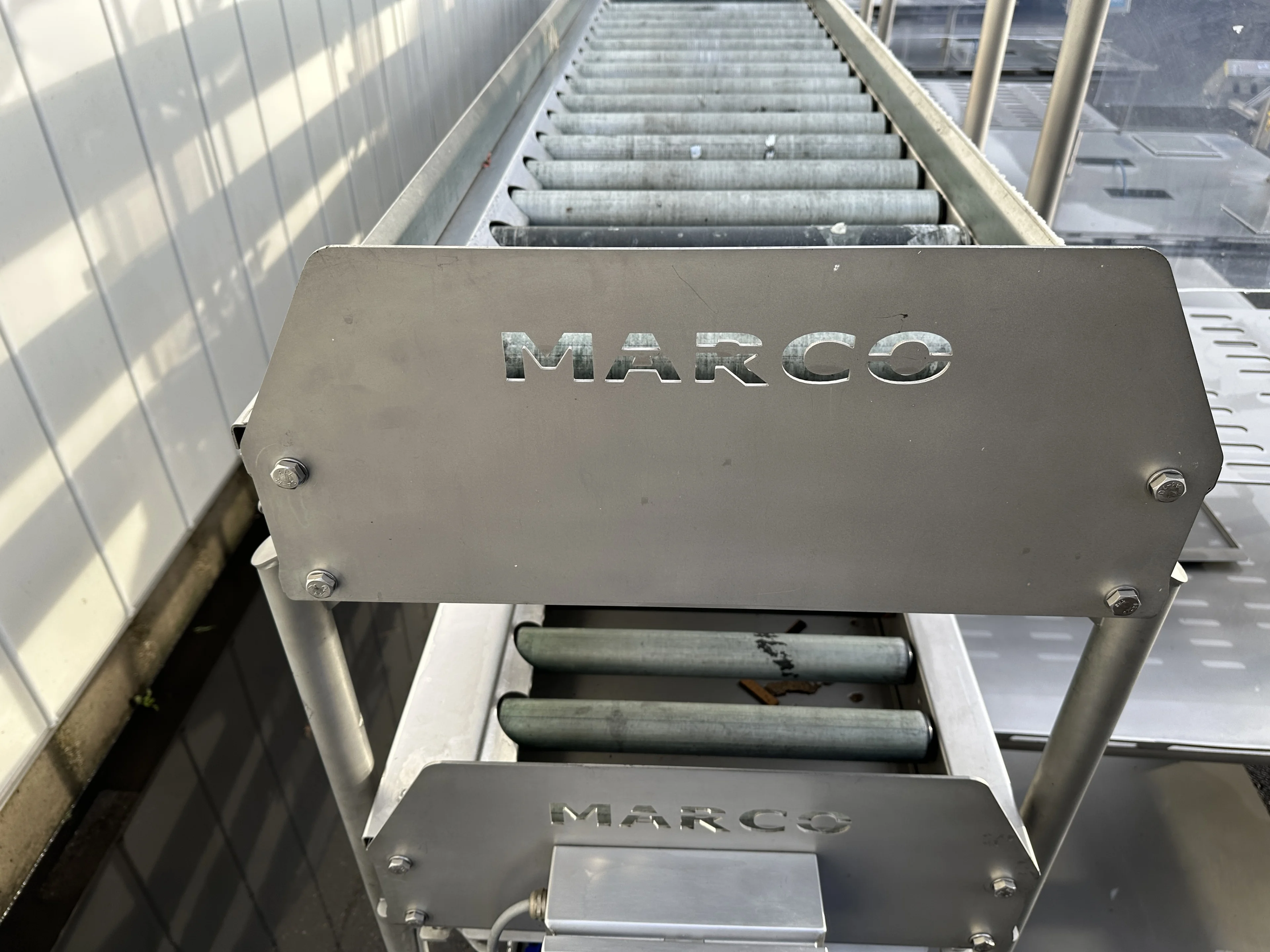 Marco combi conveyor - packing line con 11 mesas de trabajo Marco con ...