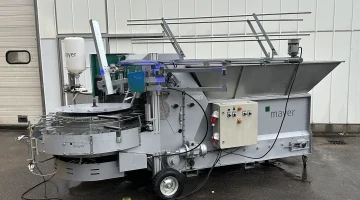 Mayer 2400 rempoteuse avec applicateur d'engrais