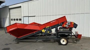 Miedema SB151 receiving hopper with roller cleaner and 1 cross conveyor belt