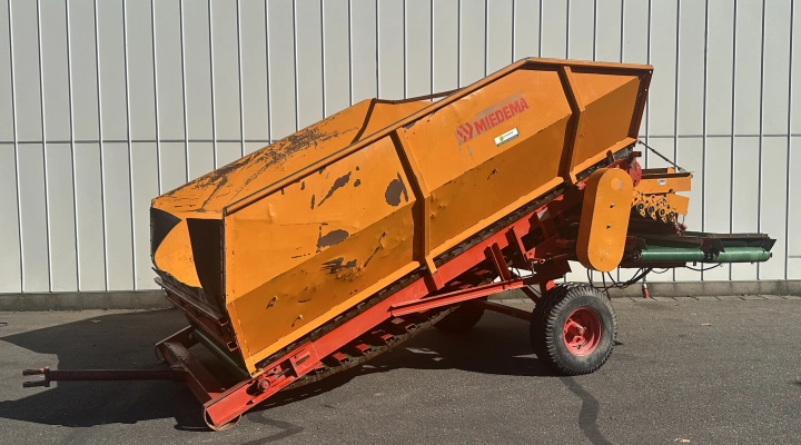 Miedema SB55 receiving hopper 200 cm bottom width