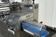 MIF Food Enginering A-412C flow pack machine With EME labeler