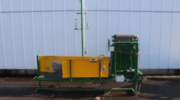 Unicum conveyor for bag closing machine