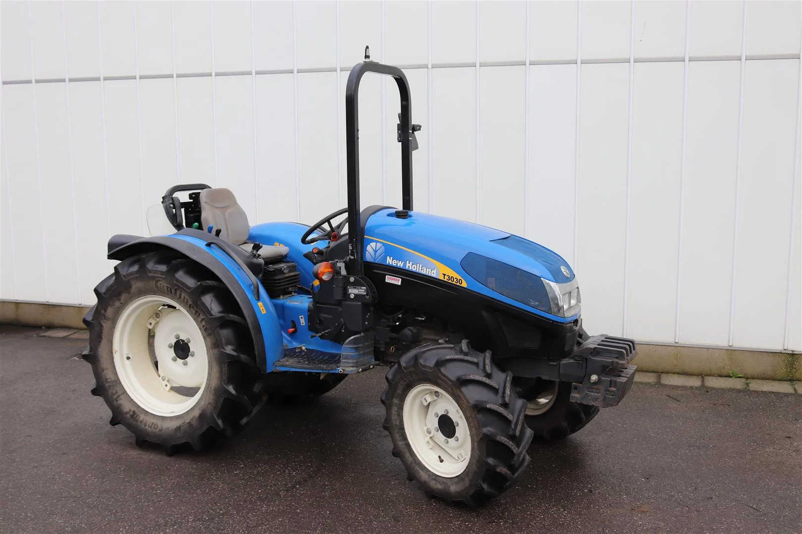 https://www.duijndam-machines.com/images/machines/new-holland-t3030-tractor-7_1580131408_039778e4.jpg?quality=85&type=webp