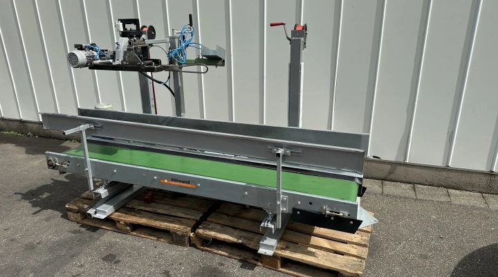 Newlong sewing line with Allround conveyor
