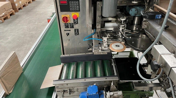 Newtec 2014A weigher for apples with 2 x PEB-40AE bag filling machine