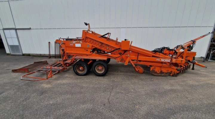 Nobels 2B bedlifter harvester for flowerbulbs and carrots