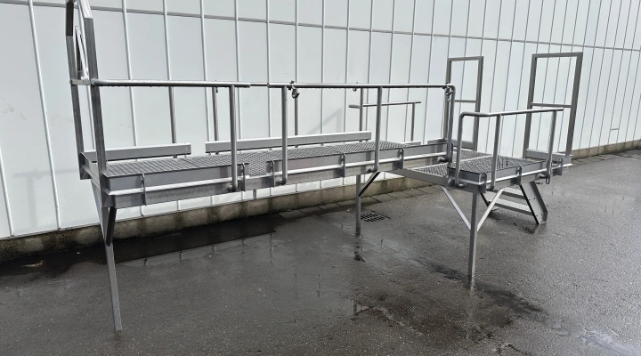 bordes/platfor met trap RVS