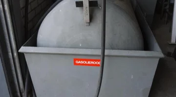 Dieseltank 1200 liter met elektropomp en lekbak