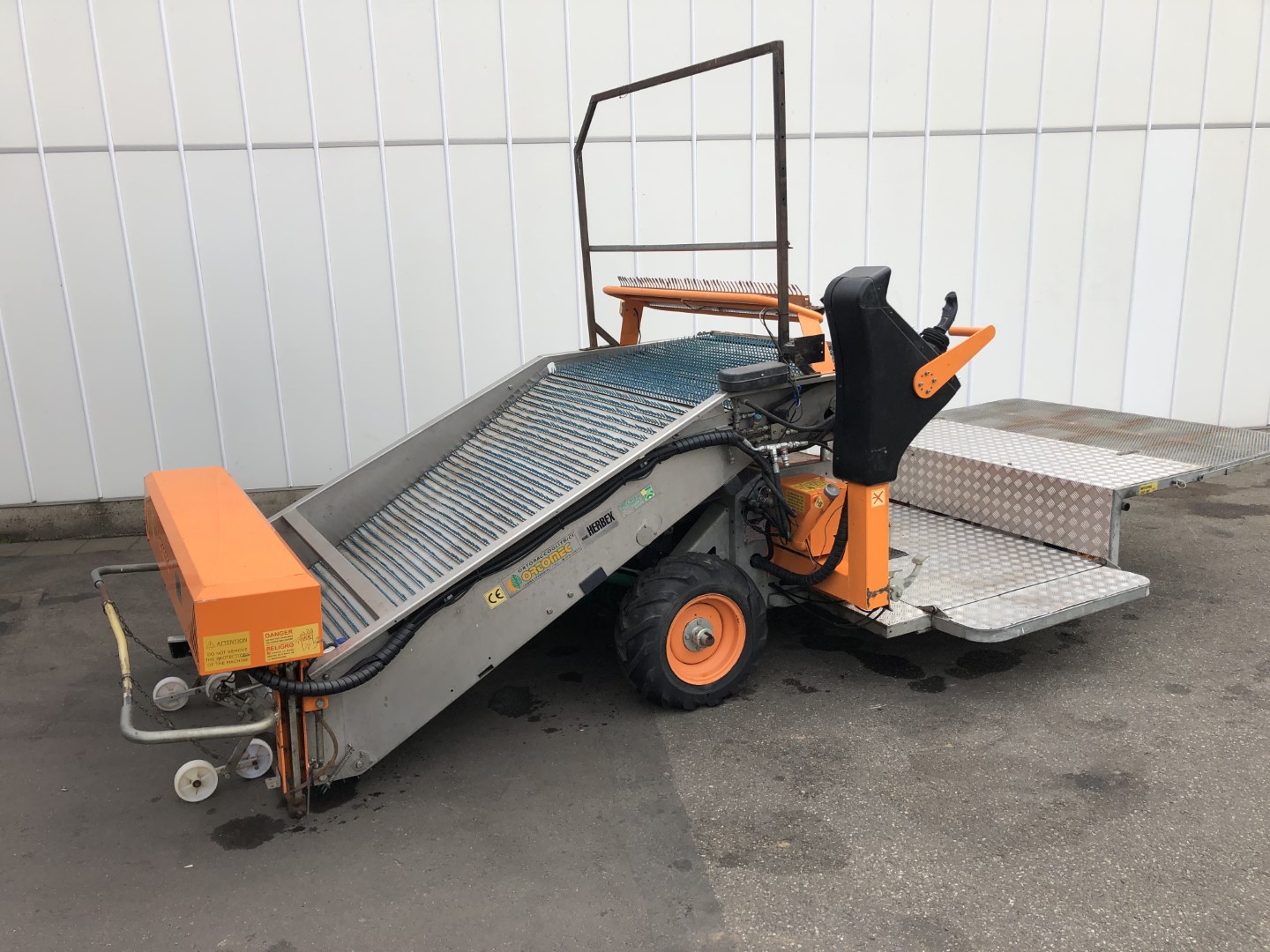 Ortomec SVK150 Herbex self-propelled harvester for lamb's lettuce ...