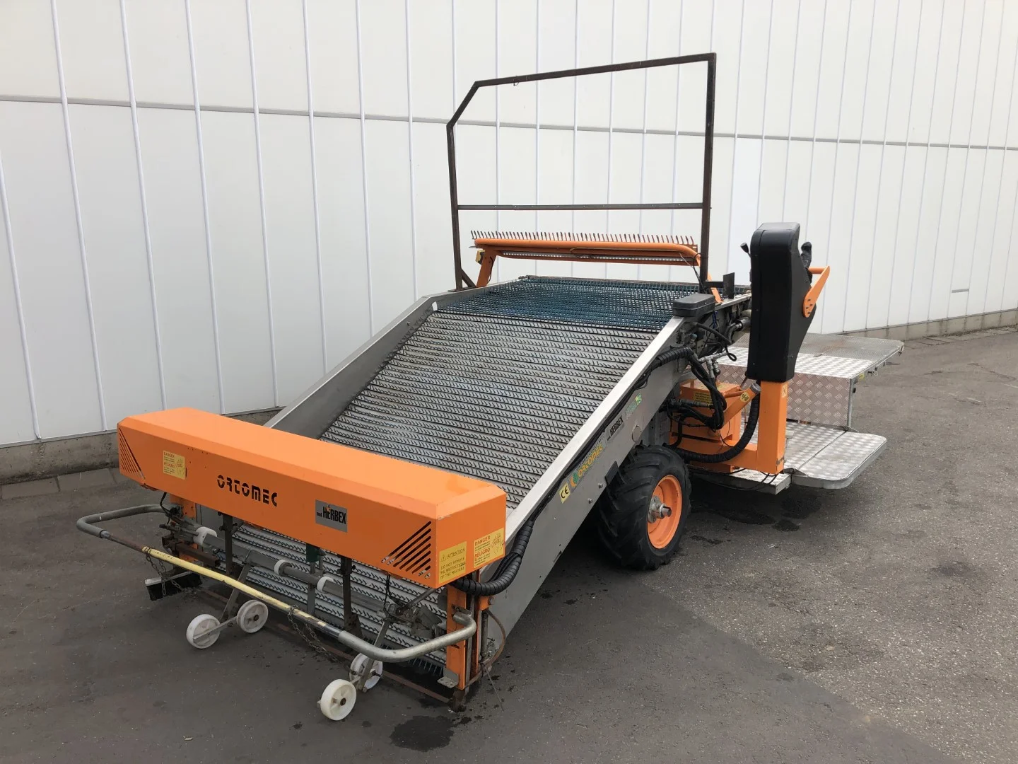 Ortomec SVK150 Herbex self-propelled harvester for lamb's lettuce ...