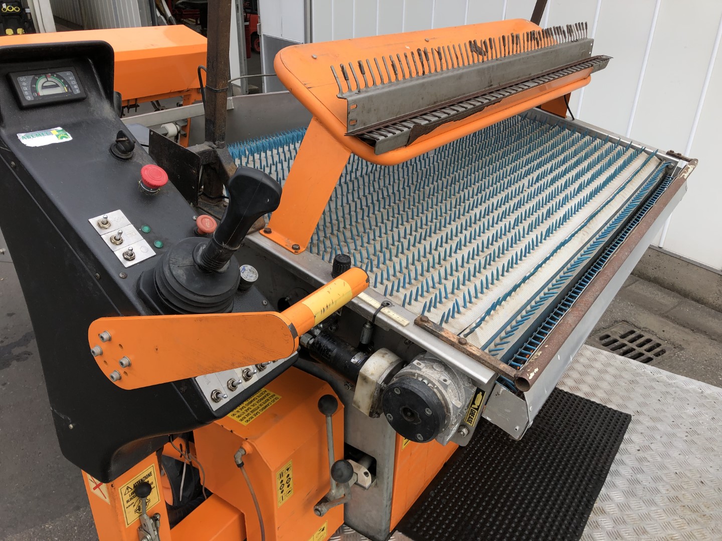 Ortomec SVK150 Herbex self-propelled harvester for lamb's lettuce ...