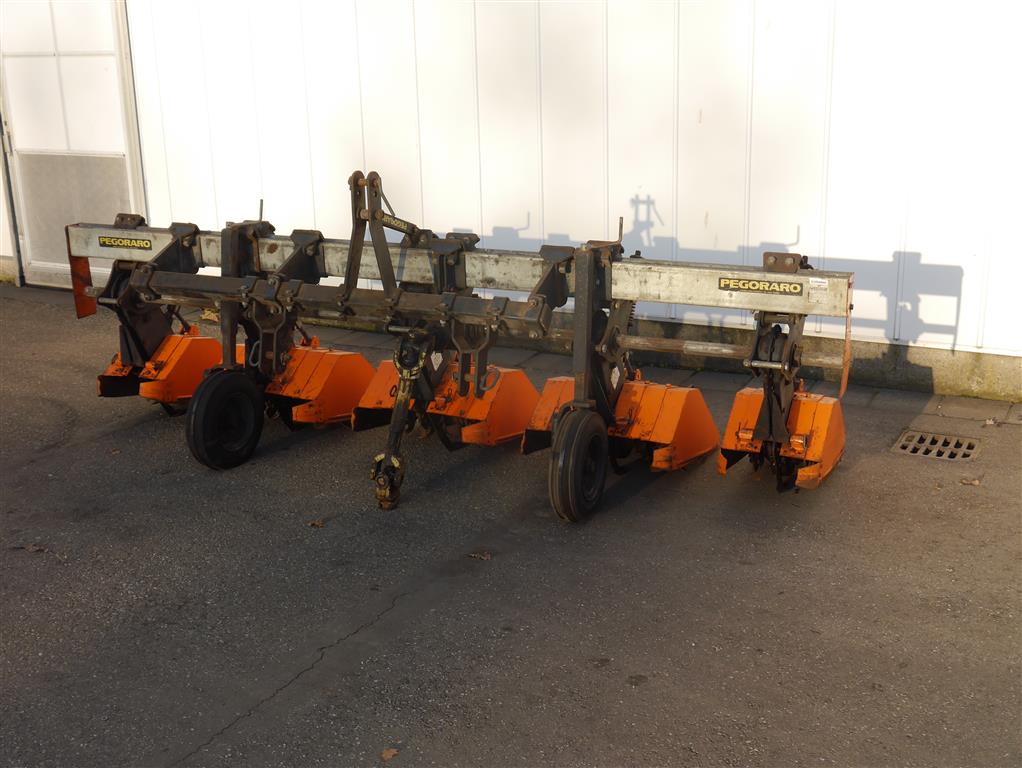 Pegoraro Interrow ����������� � 4 ������ � 5 ����������.
