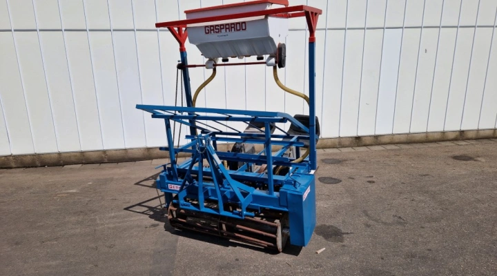 Perdu 2 rijige planter met Gaspardo rijenbemesting