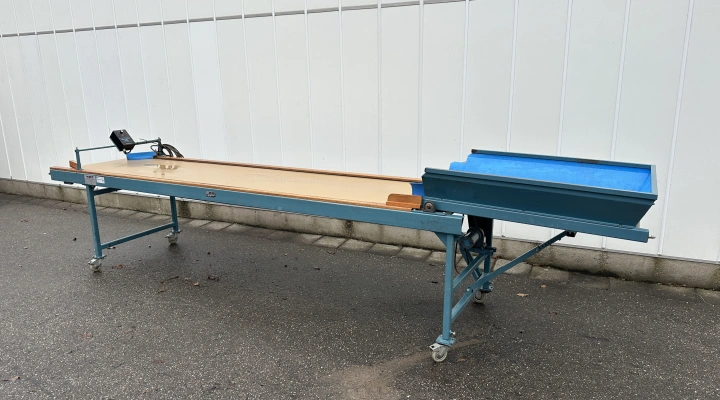 Perfect inspection conveyor 350 x 80 cm with dosing conveyor 100 cm