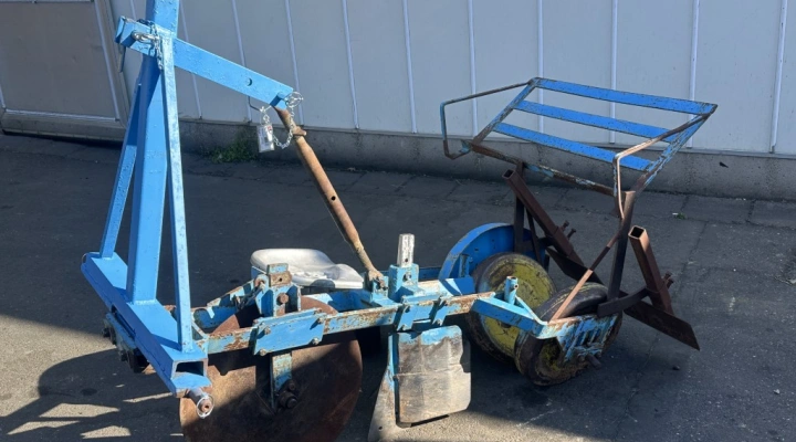 Planting machine 1 row for trees