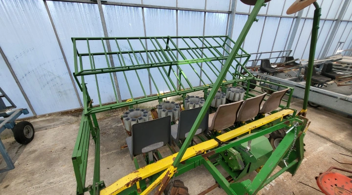 Plantmaster planting machine