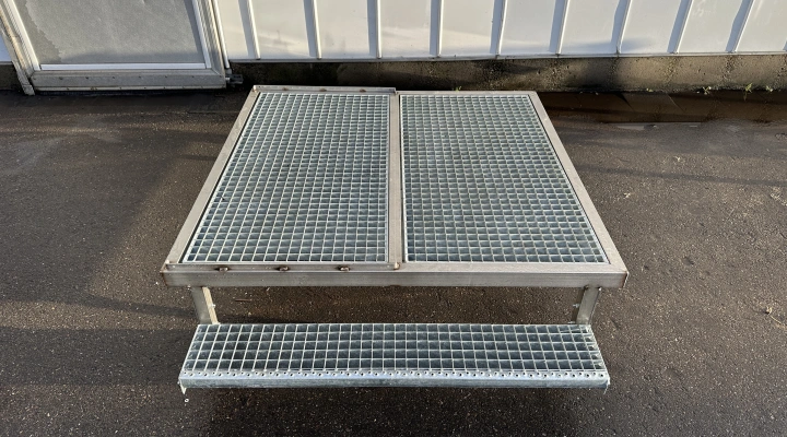 Oudijk raised platform/plateau with a step 129 x 134 cm Afbeeldingen die gekoppeld zijn aan dit product.