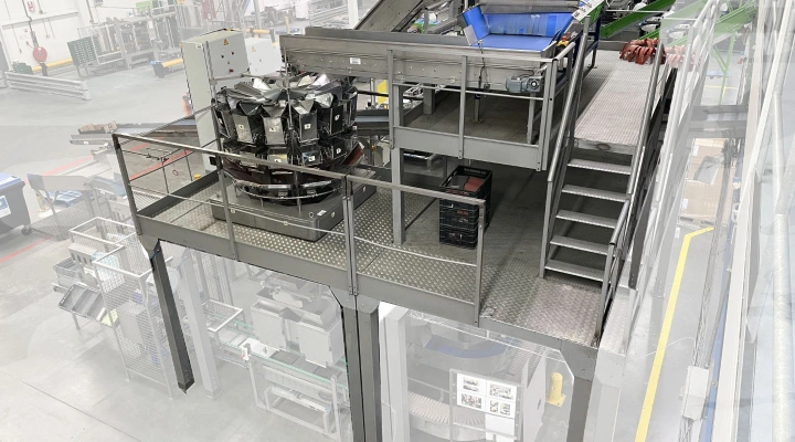 Platform for weigher with feeding conveyors and hopper