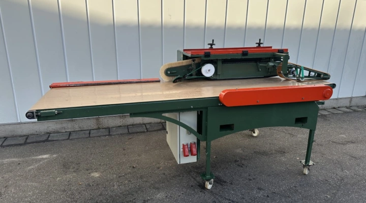 Potveer debulbing machine for tulips