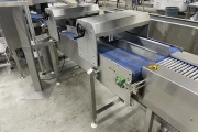 Proseal MC002 + slipmaster weighing line with 14 weighing positions for soft fruits with Slipstream lane divider