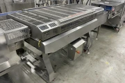Proseal MC002 + slipmaster weighing line with 14 weighing positions for soft fruits with Slipstream lane divider