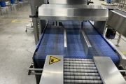 Proseal MC002 + slipmaster weighing line with 14 weighing positions for soft fruits with Slipstream lane divider