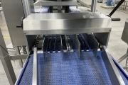 Proseal MC002 + slipmaster weighing line with 14 weighing positions for soft fruits with Slipstream lane divider