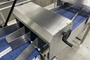 Proseal MC002 + slipmaster weighing line with 14 weighing positions for soft fruits with Slipstream lane divider