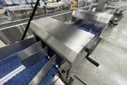 Proseal MC002 + slipmaster weighing line with 14 weighing positions for soft fruits with Slipstream lane divider