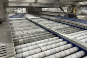 Proseal MC002 + slipmaster weighing line with 14 weighing positions for soft fruits with Slipstream lane divider