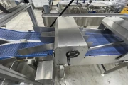 Proseal MC002 + slipmaster weighing line with 14 weighing positions for soft fruits with Slipstream lane divider
