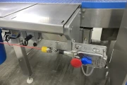 Proseal MC002 + slipmaster weighing line with 14 weighing positions for soft fruits with Slipstream lane divider