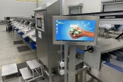 Proseal MC002 + slipmaster weighing line with 14 weighing positions for soft fruits with Slipstream lane divider