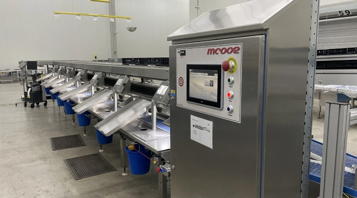 Proseal MC002 + slipmaster weighing line with 14 weighing positions for soft fruits with Slipstream lane divider