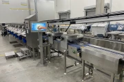 Proseal MC002 + slipmaster weighing line with 14 weighing positions for soft fruits with Slipstream lane divider