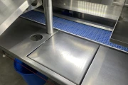 Proseal MC002 + slipmaster weighing line with 14 weighing positions for soft fruits with Slipstream lane divider