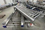 Proseal MC002 + slipmaster weighing line with 14 weighing positions for soft fruits with Slipstream lane divider