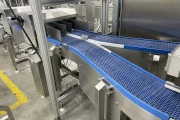 Proseal MC002 + slipmaster weighing line with 14 weighing positions for soft fruits with Slipstream lane divider