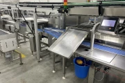 Proseal MC002 + slipmaster weighing line with 14 weighing positions for soft fruits with Slipstream lane divider