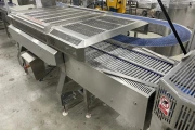 Proseal MC002 + slipmaster weighing line with 14 weighing positions for soft fruits with Slipstream lane divider