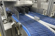 Proseal MC002 + slipmaster weighing line with 14 weighing positions for soft fruits with Slipstream lane divider