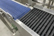 Proseal MC002 + slipmaster weighing line with 14 weighing positions for soft fruits with Slipstream lane divider