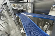 Proseal MC002 + slipmaster weighing line with 14 weighing positions for soft fruits with Slipstream lane divider