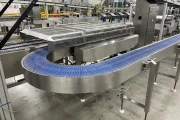 Proseal MC002 + slipmaster weighing line with 14 weighing positions for soft fruits with Slipstream lane divider