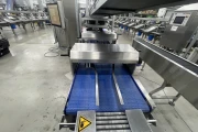 Proseal repackaging and weighing line for soft fruits, such as strawberries